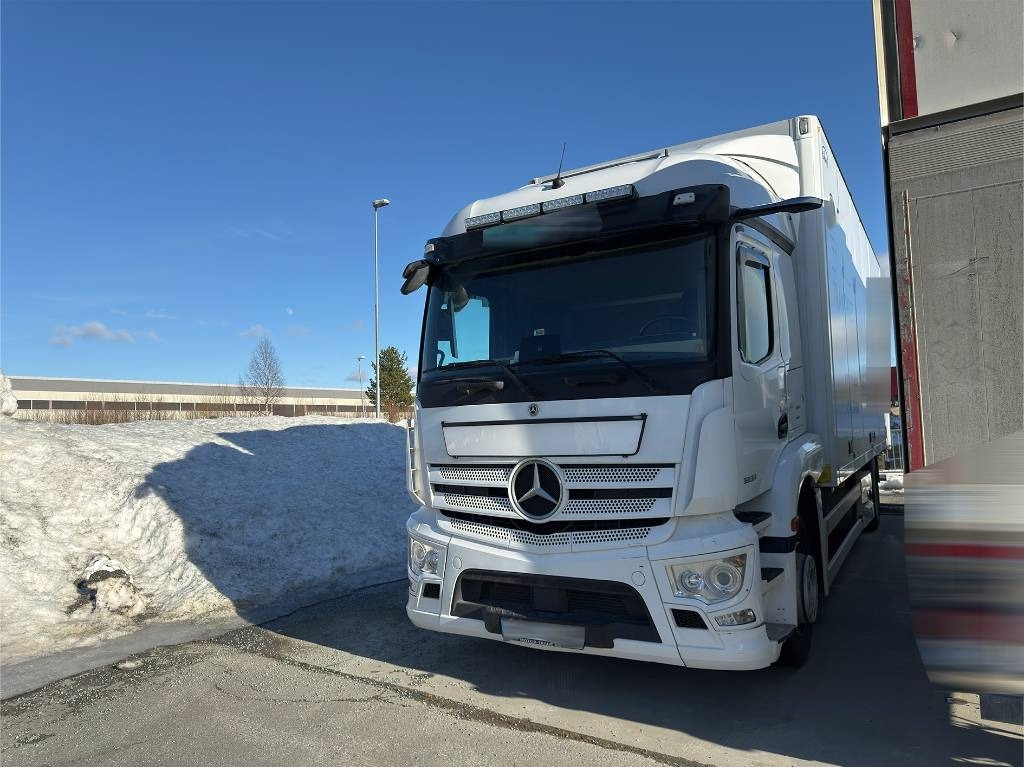 Mercedes-Benz Actros 1833 - Umpikori kuorma-auto: kuva Mercedes-Benz Actros 1833 - Umpikori kuorma-auto Mercedes-Benz Actros 1833 - Umpikori kuorma-auto: kuva Mercedes-Benz Actros 1833 - Umpikori kuorma-auto
