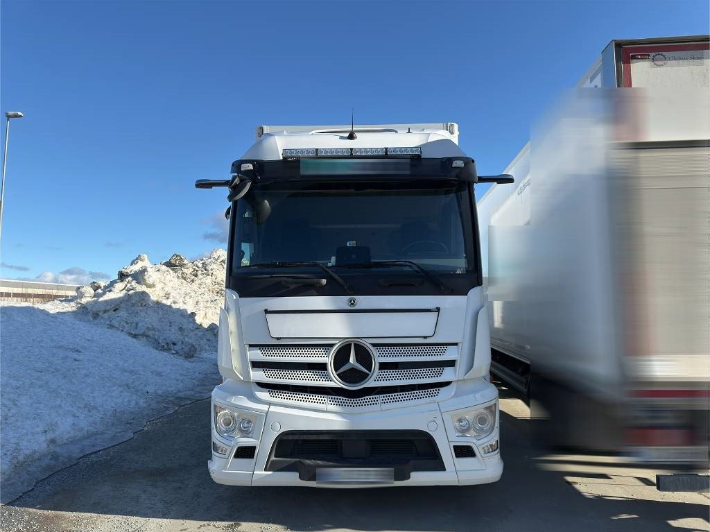 Mercedes-Benz Actros 1833 - Umpikori kuorma-auto: kuva Mercedes-Benz Actros 1833 - Umpikori kuorma-auto Mercedes-Benz Actros 1833 - Umpikori kuorma-auto: kuva Mercedes-Benz Actros 1833 - Umpikori kuorma-auto