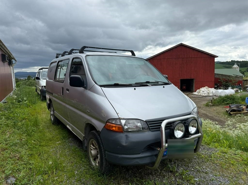 Toyota Hiace 4x4 - Pieni pakettiauto: kuva Toyota Hiace 4x4 - Pieni pakettiauto Toyota Hiace 4x4 - Pieni pakettiauto: kuva Toyota Hiace 4x4 - Pieni pakettiauto