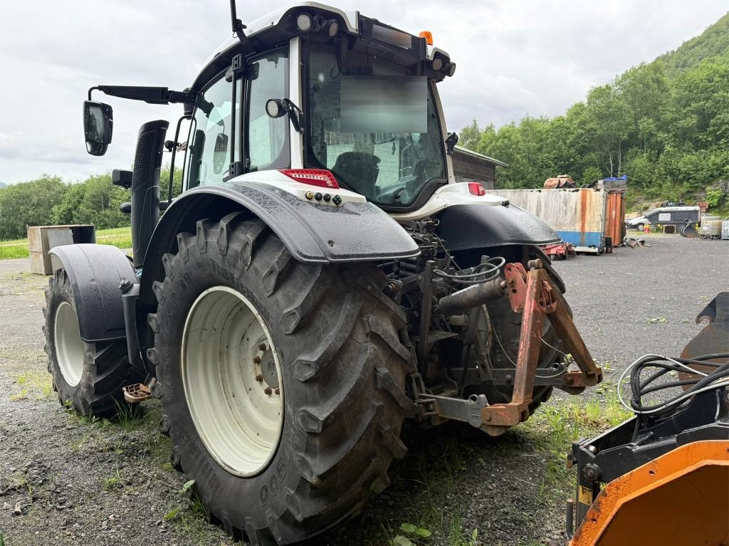 Valtra N 174 med frontlaster - Traktori: kuva Valtra N 174 med frontlaster - Traktori Valtra N 174 med frontlaster - Traktori: kuva Valtra N 174 med frontlaster - Traktori