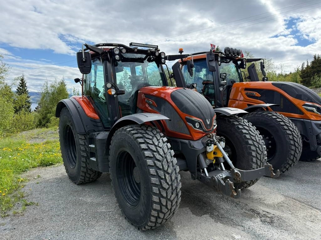 Valtra N175 V inkl. Noremat armklipper kantslåttløsning - Traktori: kuva Valtra N175 V inkl. Noremat armklipper kantslåttløsning - Traktori Valtra N175 V inkl. Noremat armklipper kantslåttløsning - Traktori: kuva Valtra N175 V inkl. Noremat armklipper kantslåttløsning - Traktori
