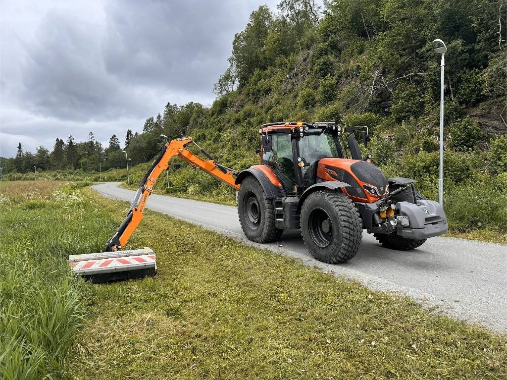 Valtra N175 V inkl. Noremat armklipper kantslåttløsning - Traktori: kuva Valtra N175 V inkl. Noremat armklipper kantslåttløsning - Traktori Valtra N175 V inkl. Noremat armklipper kantslåttløsning - Traktori: kuva Valtra N175 V inkl. Noremat armklipper kantslåttløsning - Traktori