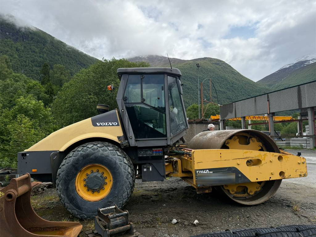 Volvo SD 160 D X - Tiivistyskone: kuva Volvo SD 160 D X - Tiivistyskone Volvo SD 160 D X - Tiivistyskone: kuva Volvo SD 160 D X - Tiivistyskone