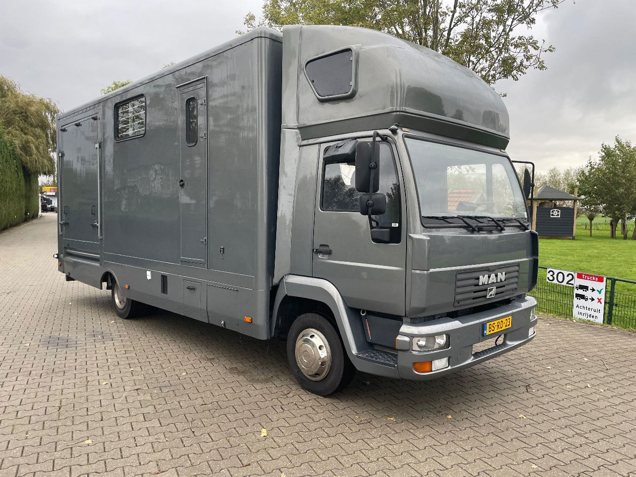 MAN L2000 paardenwagen voor 3 paarden met living - Eläinten kuljetus kuorma-auto: kuva MAN L2000 paardenwagen voor 3 paarden met living - Eläinten kuljetus kuorma-auto MAN L2000 paardenwagen voor 3 paarden met living - Eläinten kuljetus kuorma-auto: kuva MAN L2000 paardenwagen voor 3 paarden met living - Eläinten kuljetus kuorma-auto