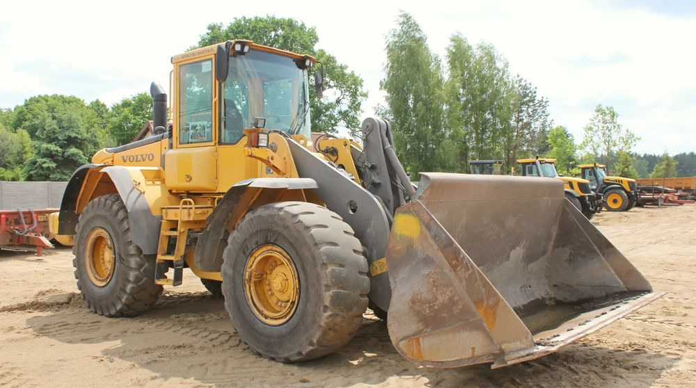 Volvo L110E - Pyöräkuormaaja: kuva Volvo L110E - Pyöräkuormaaja Volvo L110E - Pyöräkuormaaja: kuva Volvo L110E - Pyöräkuormaaja