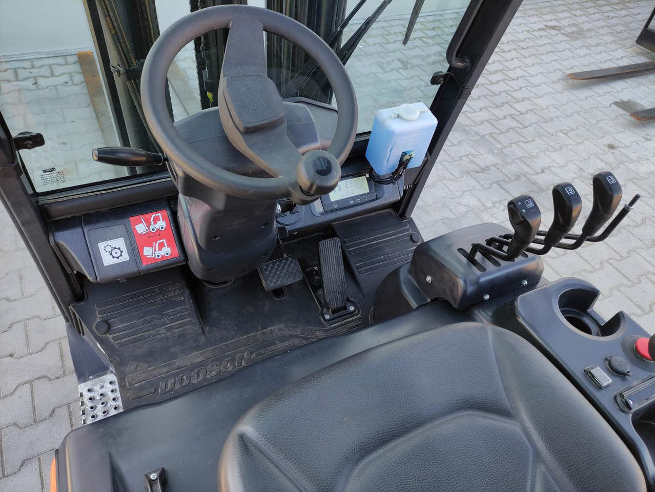 Doosan B20X-7 (Plus) - Sähkötrukki: kuva Doosan B20X-7 (Plus) - Sähkötrukki Doosan B20X-7 (Plus) - Sähkötrukki: kuva Doosan B20X-7 (Plus) - Sähkötrukki