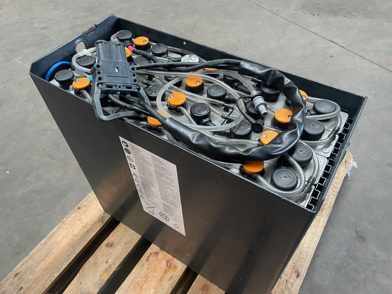 Hawker 24 Volt I 3 PZS 375 - Akku - Materiaalinkäsittely: kuva Hawker 24 Volt I 3 PZS 375 - Akku - Materiaalinkäsittely Hawker 24 Volt I 3 PZS 375 - Akku - Materiaalinkäsittely: kuva Hawker 24 Volt I 3 PZS 375 - Akku - Materiaalinkäsittely
