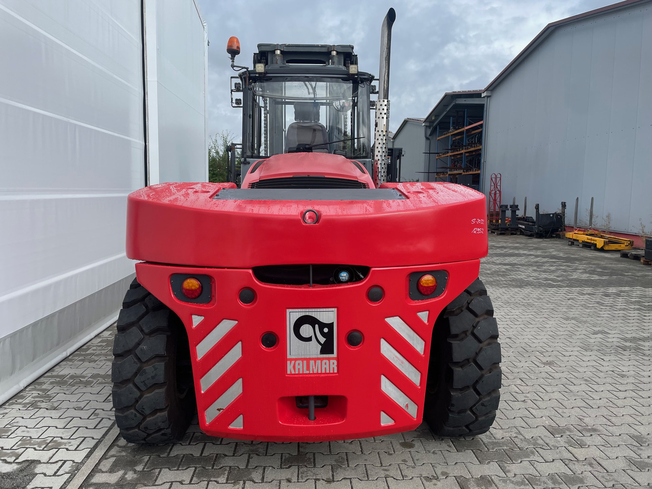 Kalmar DCG160-12 - Konttien käsittelylaitteet: kuva Kalmar DCG160-12 - Konttien käsittelylaitteet Kalmar DCG160-12 - Konttien käsittelylaitteet: kuva Kalmar DCG160-12 - Konttien käsittelylaitteet
