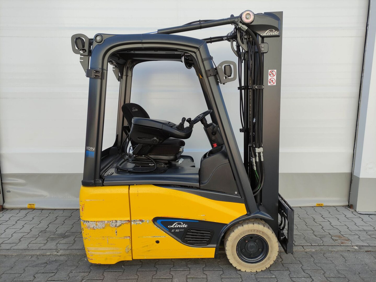 Linde E16C-02-386 EVO - Sähkötrukki: kuva Linde E16C-02-386 EVO - Sähkötrukki Linde E16C-02-386 EVO - Sähkötrukki: kuva Linde E16C-02-386 EVO - Sähkötrukki