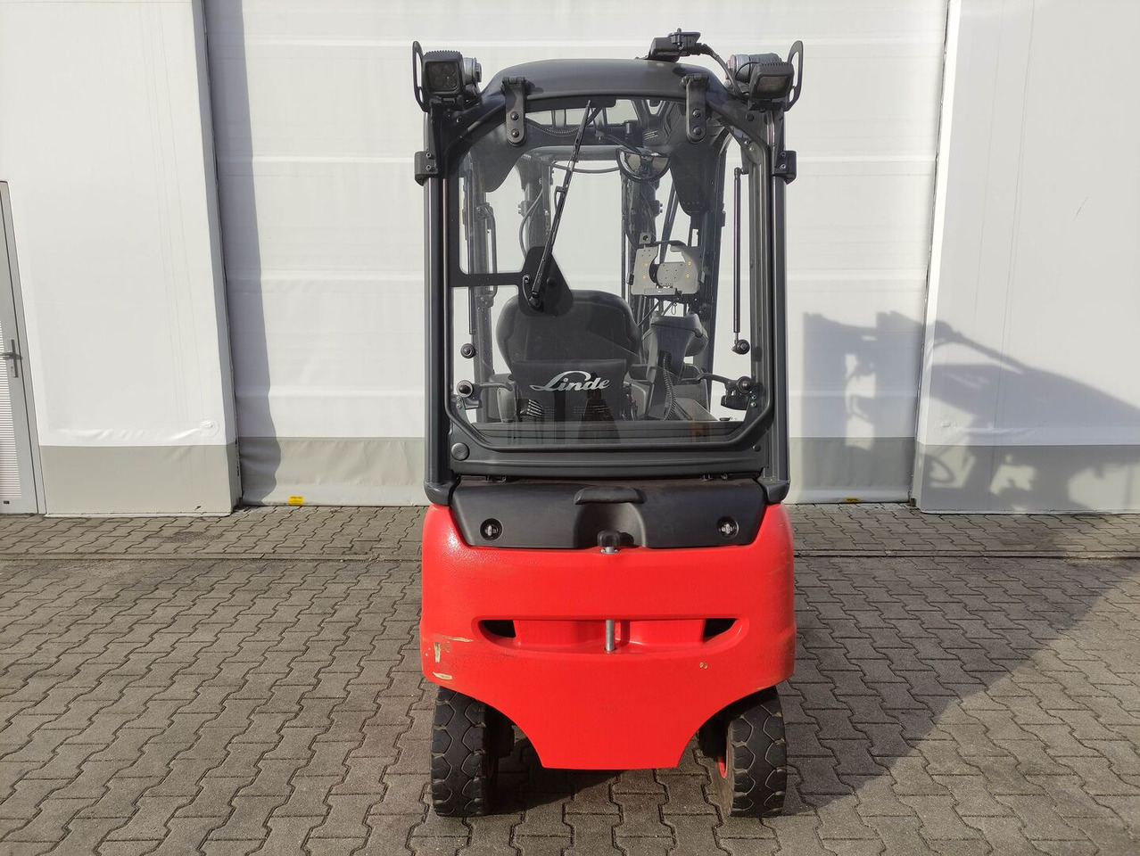 Linde E16PH-02-386 - Sähkötrukki: kuva Linde E16PH-02-386 - Sähkötrukki Linde E16PH-02-386 - Sähkötrukki: kuva Linde E16PH-02-386 - Sähkötrukki