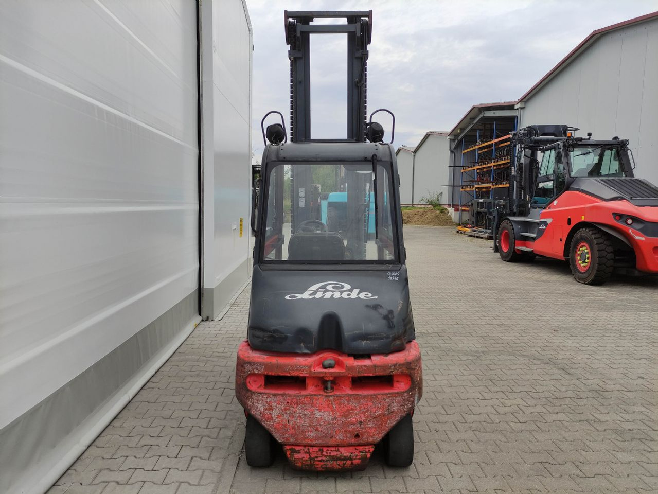 Linde E30-01-336 - Sähkötrukki: kuva Linde E30-01-336 - Sähkötrukki Linde E30-01-336 - Sähkötrukki: kuva Linde E30-01-336 - Sähkötrukki