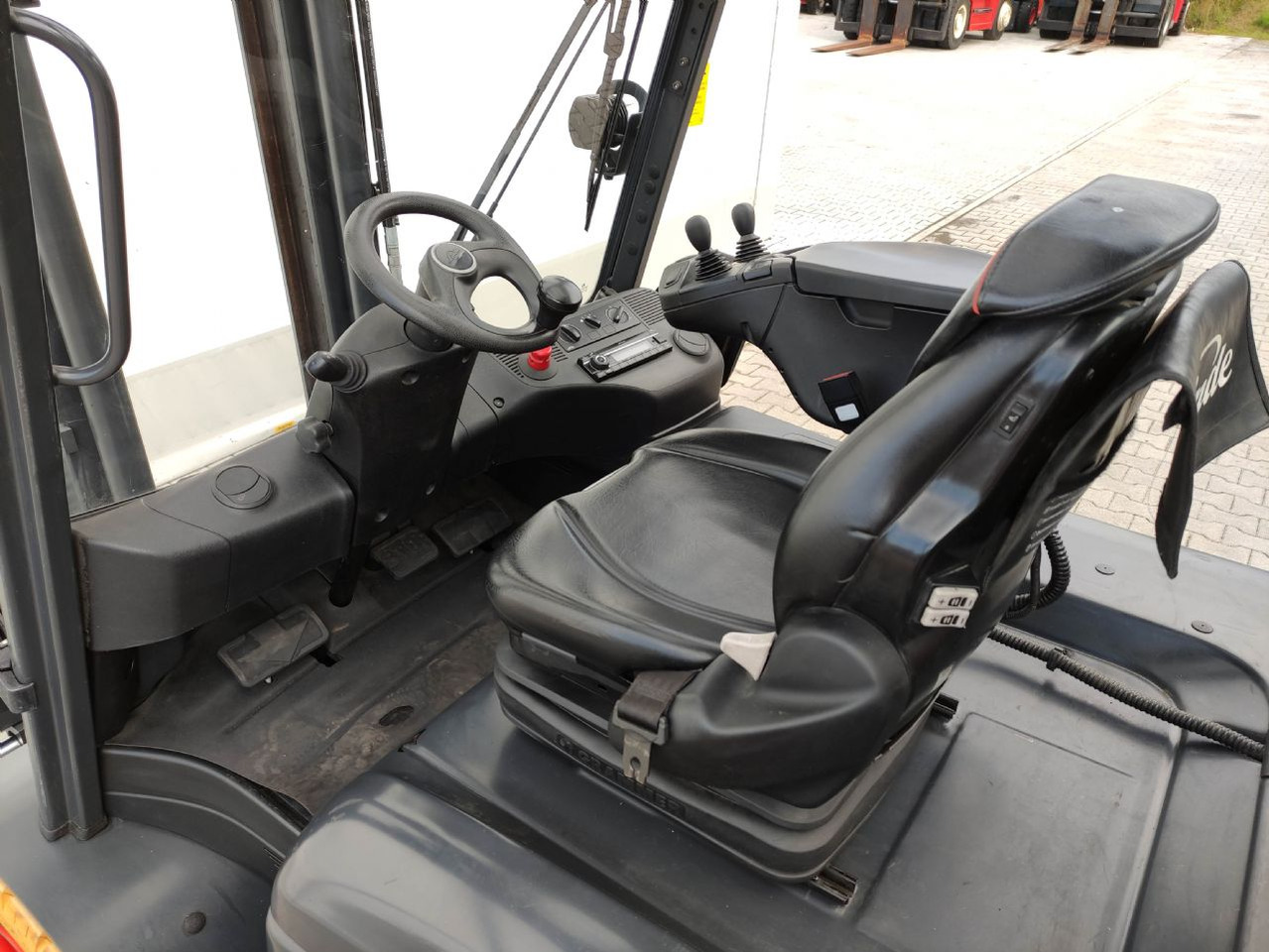 Linde E50HL-01-388 - Sähkötrukki: kuva Linde E50HL-01-388 - Sähkötrukki Linde E50HL-01-388 - Sähkötrukki: kuva Linde E50HL-01-388 - Sähkötrukki