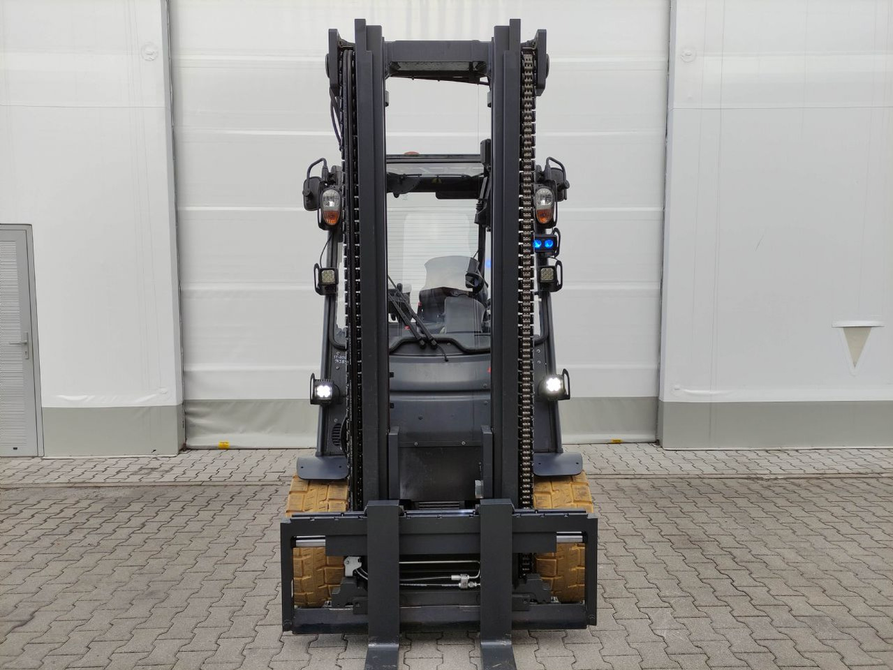 Linde E50HL-01-388 - Sähkötrukki: kuva Linde E50HL-01-388 - Sähkötrukki Linde E50HL-01-388 - Sähkötrukki: kuva Linde E50HL-01-388 - Sähkötrukki