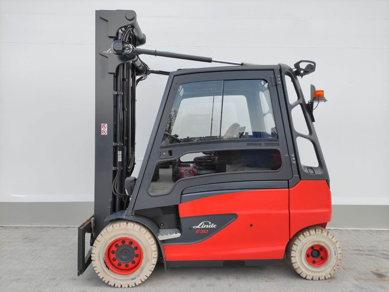Linde E50HL-388 - Sähkötrukki: kuva Linde E50HL-388 - Sähkötrukki Linde E50HL-388 - Sähkötrukki: kuva Linde E50HL-388 - Sähkötrukki