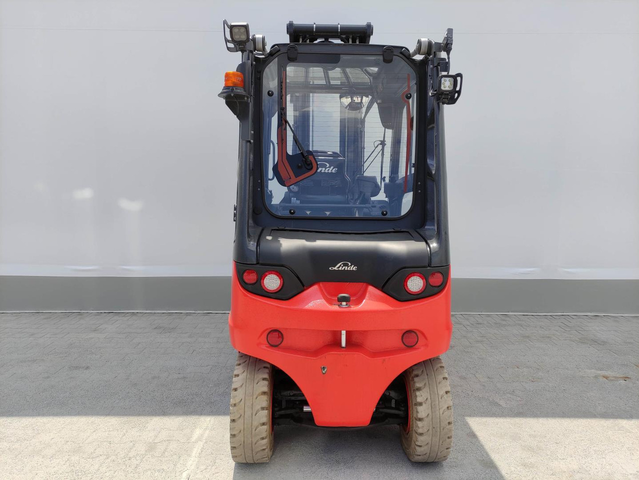 Linde E50HL-388 - Sähkötrukki: kuva Linde E50HL-388 - Sähkötrukki Linde E50HL-388 - Sähkötrukki: kuva Linde E50HL-388 - Sähkötrukki