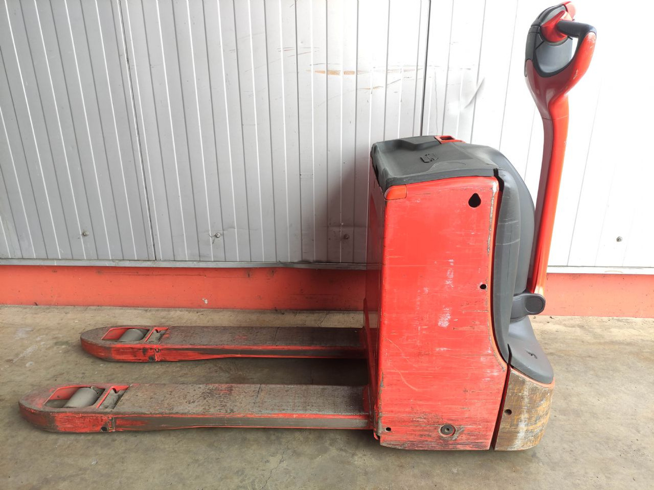 Linde T16-1152 - Haarukkavaunu: kuva Linde T16-1152 - Haarukkavaunu Linde T16-1152 - Haarukkavaunu: kuva Linde T16-1152 - Haarukkavaunu