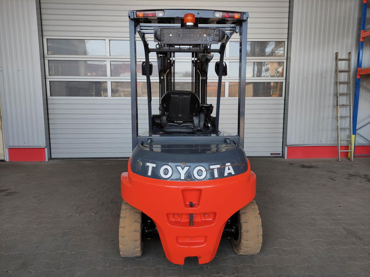 Toyota 8FBMT50 - Sähkötrukki: kuva Toyota 8FBMT50 - Sähkötrukki Toyota 8FBMT50 - Sähkötrukki: kuva Toyota 8FBMT50 - Sähkötrukki