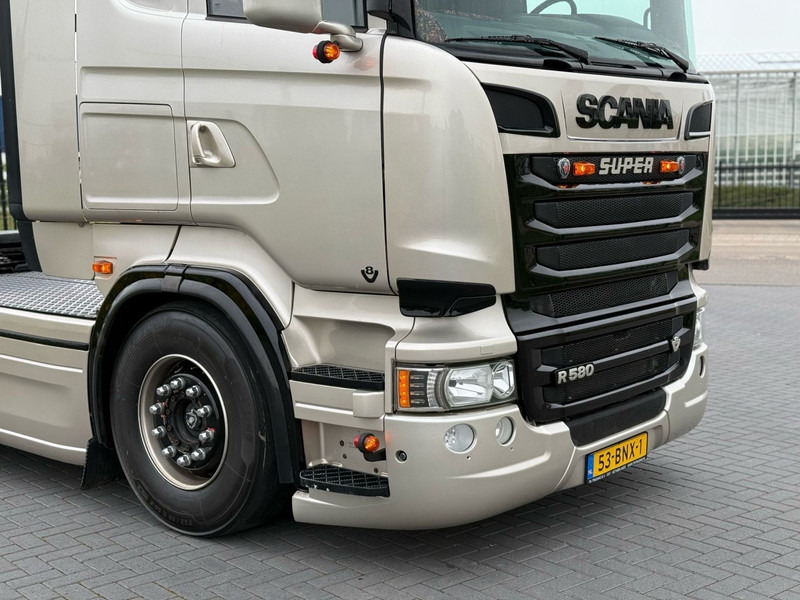 Scania R 580 SHOWTRUCK, VOLLUCHT, VOL SPOILER, RETARDER, SCHUIFSCHOTEL. - Vetopöytäauto: kuva Scania R 580 SHOWTRUCK, VOLLUCHT, VOL SPOILER, RETARDER, SCHUIFSCHOTEL. - Vetopöytäauto Scania R 580 SHOWTRUCK, VOLLUCHT, VOL SPOILER, RETARDER, SCHUIFSCHOTEL. - Vetopöytäauto: kuva Scania R 580 SHOWTRUCK, VOLLUCHT, VOL SPOILER, RETARDER, SCHUIFSCHOTEL. - Vetopöytäauto