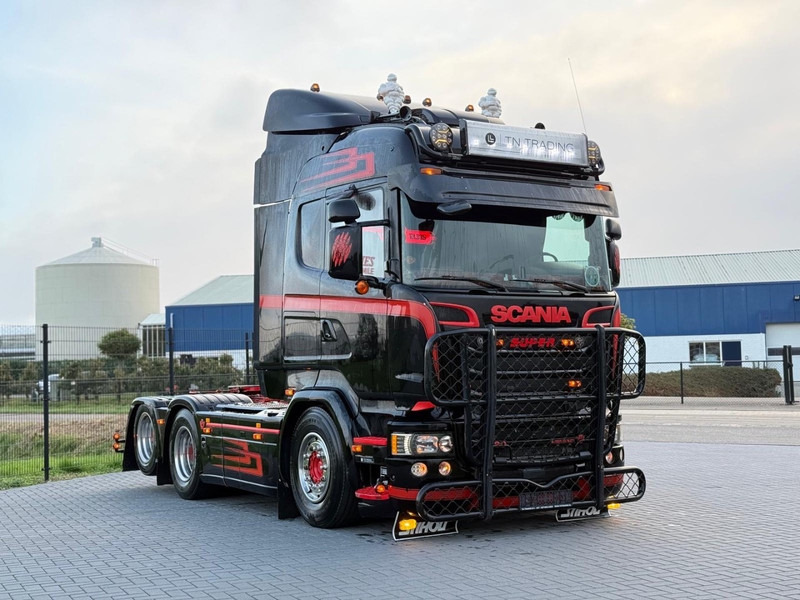 Scania R580 V8 SHOWTRUCK, VOLLUCHT, LEER, RETARDER, BULLBAR, 3.15WB. - Vetopöytäauto: kuva Scania R580 V8 SHOWTRUCK, VOLLUCHT, LEER, RETARDER, BULLBAR, 3.15WB. - Vetopöytäauto Scania R580 V8 SHOWTRUCK, VOLLUCHT, LEER, RETARDER, BULLBAR, 3.15WB. - Vetopöytäauto: kuva Scania R580 V8 SHOWTRUCK, VOLLUCHT, LEER, RETARDER, BULLBAR, 3.15WB. - Vetopöytäauto