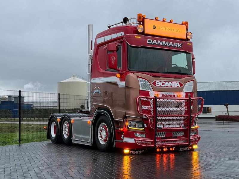 Scania S500 SHOW, FULL AIR, LEATHER, TOP CONDITIE, STEERING PUSHER. - Vetopöytäauto: kuva Scania S500 SHOW, FULL AIR, LEATHER, TOP CONDITIE, STEERING PUSHER. - Vetopöytäauto Scania S500 SHOW, FULL AIR, LEATHER, TOP CONDITIE, STEERING PUSHER. - Vetopöytäauto: kuva Scania S500 SHOW, FULL AIR, LEATHER, TOP CONDITIE, STEERING PUSHER. - Vetopöytäauto