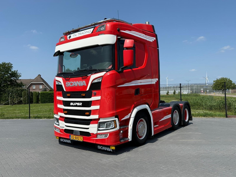 Scania S500 VOLLUCHT, GESTUURD, SHOWTRUCK, LEER. - Vetopöytäauto: kuva Scania S500 VOLLUCHT, GESTUURD, SHOWTRUCK, LEER. - Vetopöytäauto Scania S500 VOLLUCHT, GESTUURD, SHOWTRUCK, LEER. - Vetopöytäauto: kuva Scania S500 VOLLUCHT, GESTUURD, SHOWTRUCK, LEER. - Vetopöytäauto