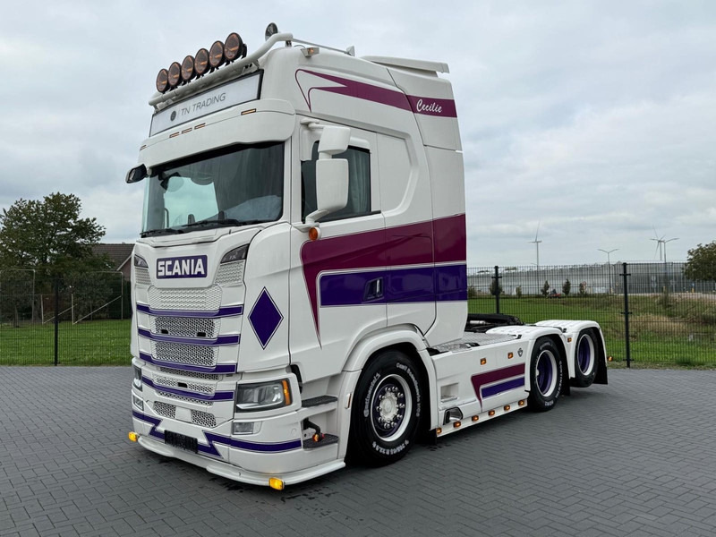 Scania S580 V8 NGS VOLLUCHT, SHOW, LEATHER, RETARDER, LOW MILEAGE, WB 315. - Vetopöytäauto: kuva Scania S580 V8 NGS VOLLUCHT, SHOW, LEATHER, RETARDER, LOW MILEAGE, WB 315. - Vetopöytäauto Scania S580 V8 NGS VOLLUCHT, SHOW, LEATHER, RETARDER, LOW MILEAGE, WB 315. - Vetopöytäauto: kuva Scania S580 V8 NGS VOLLUCHT, SHOW, LEATHER, RETARDER, LOW MILEAGE, WB 315. - Vetopöytäauto