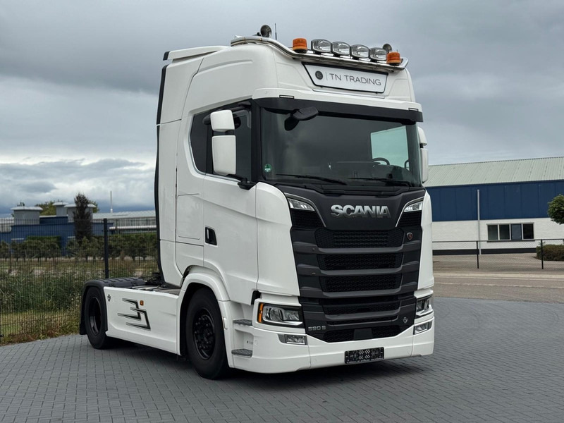 Scania S590 V8 NGS FULL AIR, PARK COOL, RETARDER, 2 TANKS. - Vetopöytäauto: kuva Scania S590 V8 NGS FULL AIR, PARK COOL, RETARDER, 2 TANKS. - Vetopöytäauto Scania S590 V8 NGS FULL AIR, PARK COOL, RETARDER, 2 TANKS. - Vetopöytäauto: kuva Scania S590 V8 NGS FULL AIR, PARK COOL, RETARDER, 2 TANKS. - Vetopöytäauto
