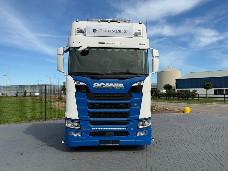 Scania S650 V8 NGS 2.95WB, PTO VOORBEREIDING, VOLLUCHT, KING OF THE ROAD, RETARDER, LEER. - Vetopöytäauto: kuva Scania S650 V8 NGS 2.95WB, PTO VOORBEREIDING, VOLLUCHT, KING OF THE ROAD, RETARDER, LEER. - Vetopöytäauto Scania S650 V8 NGS 2.95WB, PTO VOORBEREIDING, VOLLUCHT, KING OF THE ROAD, RETARDER, LEER. - Vetopöytäauto: kuva Scania S650 V8 NGS 2.95WB, PTO VOORBEREIDING, VOLLUCHT, KING OF THE ROAD, RETARDER, LEER. - Vetopöytäauto