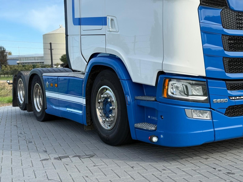 Scania S650 V8 NGS 2.95WB, PTO VOORBEREIDING, VOLLUCHT, KING OF THE ROAD, RETARDER, LEER. - Vetopöytäauto: kuva Scania S650 V8 NGS 2.95WB, PTO VOORBEREIDING, VOLLUCHT, KING OF THE ROAD, RETARDER, LEER. - Vetopöytäauto Scania S650 V8 NGS 2.95WB, PTO VOORBEREIDING, VOLLUCHT, KING OF THE ROAD, RETARDER, LEER. - Vetopöytäauto: kuva Scania S650 V8 NGS 2.95WB, PTO VOORBEREIDING, VOLLUCHT, KING OF THE ROAD, RETARDER, LEER. - Vetopöytäauto