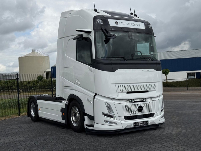 Volvo FH 13.460XL NEW, FULL AIR, ALCOA, HYDRAULIC, XL, FULL. - Vetopöytäauto: kuva Volvo FH 13.460XL NEW, FULL AIR, ALCOA, HYDRAULIC, XL, FULL. - Vetopöytäauto Volvo FH 13.460XL NEW, FULL AIR, ALCOA, HYDRAULIC, XL, FULL. - Vetopöytäauto: kuva Volvo FH 13.460XL NEW, FULL AIR, ALCOA, HYDRAULIC, XL, FULL. - Vetopöytäauto