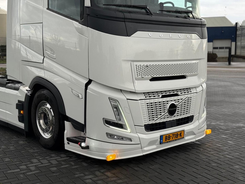 Volvo FH 13.460XL NEW, FULL AIR, ALCOA, HYDRAULIC, XL, SHOW, FULL. - Vetopöytäauto: kuva Volvo FH 13.460XL NEW, FULL AIR, ALCOA, HYDRAULIC, XL, SHOW, FULL. - Vetopöytäauto Volvo FH 13.460XL NEW, FULL AIR, ALCOA, HYDRAULIC, XL, SHOW, FULL. - Vetopöytäauto: kuva Volvo FH 13.460XL NEW, FULL AIR, ALCOA, HYDRAULIC, XL, SHOW, FULL. - Vetopöytäauto