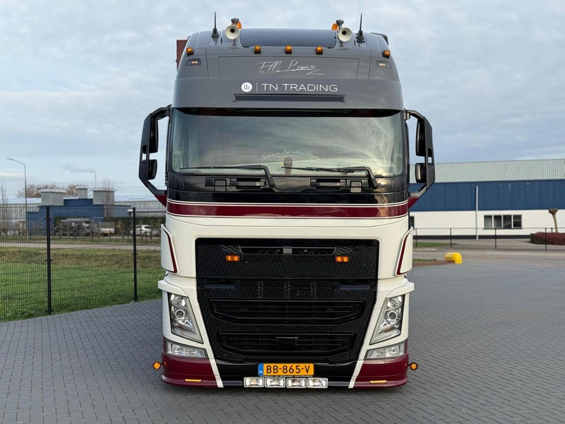 Volvo FH 13.500XL SHOW TRUCK, SPECIAL INTERIOR, TOP STAAT, VOLLUCHT, LAGE KM. - Umpikori kuorma-auto: kuva Volvo FH 13.500XL SHOW TRUCK, SPECIAL INTERIOR, TOP STAAT, VOLLUCHT, LAGE KM. - Umpikori kuorma-auto Volvo FH 13.500XL SHOW TRUCK, SPECIAL INTERIOR, TOP STAAT, VOLLUCHT, LAGE KM. - Umpikori kuorma-auto: kuva Volvo FH 13.500XL SHOW TRUCK, SPECIAL INTERIOR, TOP STAAT, VOLLUCHT, LAGE KM. - Umpikori kuorma-auto