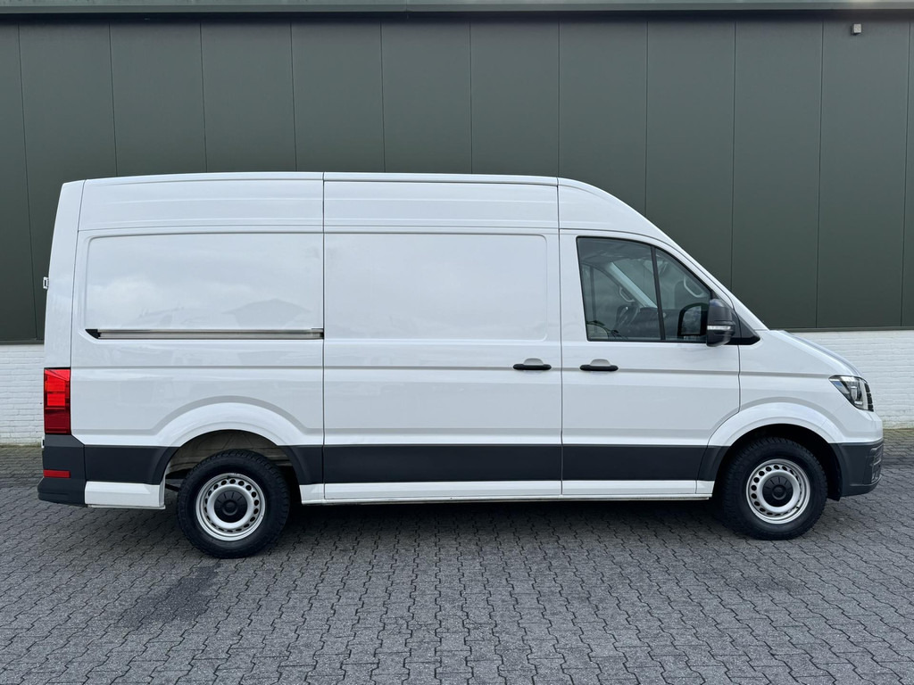 Pakettiauto Volkswagen Crafter-30 2.0 TDI L3H3 Highline Carplay DAB Cruise Verwarmde voorruit Trekhaak Lat om Lat: kuva Pakettiauto Volkswagen Crafter-30 2.0 TDI L3H3 Highline Carplay DAB Cruise Verwarmde voorruit Trekhaak Lat om Lat