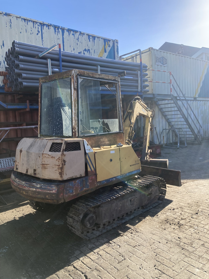 KOMATSU PC30-5 - Minikuormaaja: kuva KOMATSU PC30-5 - Minikuormaaja KOMATSU PC30-5 - Minikuormaaja: kuva KOMATSU PC30-5 - Minikuormaaja