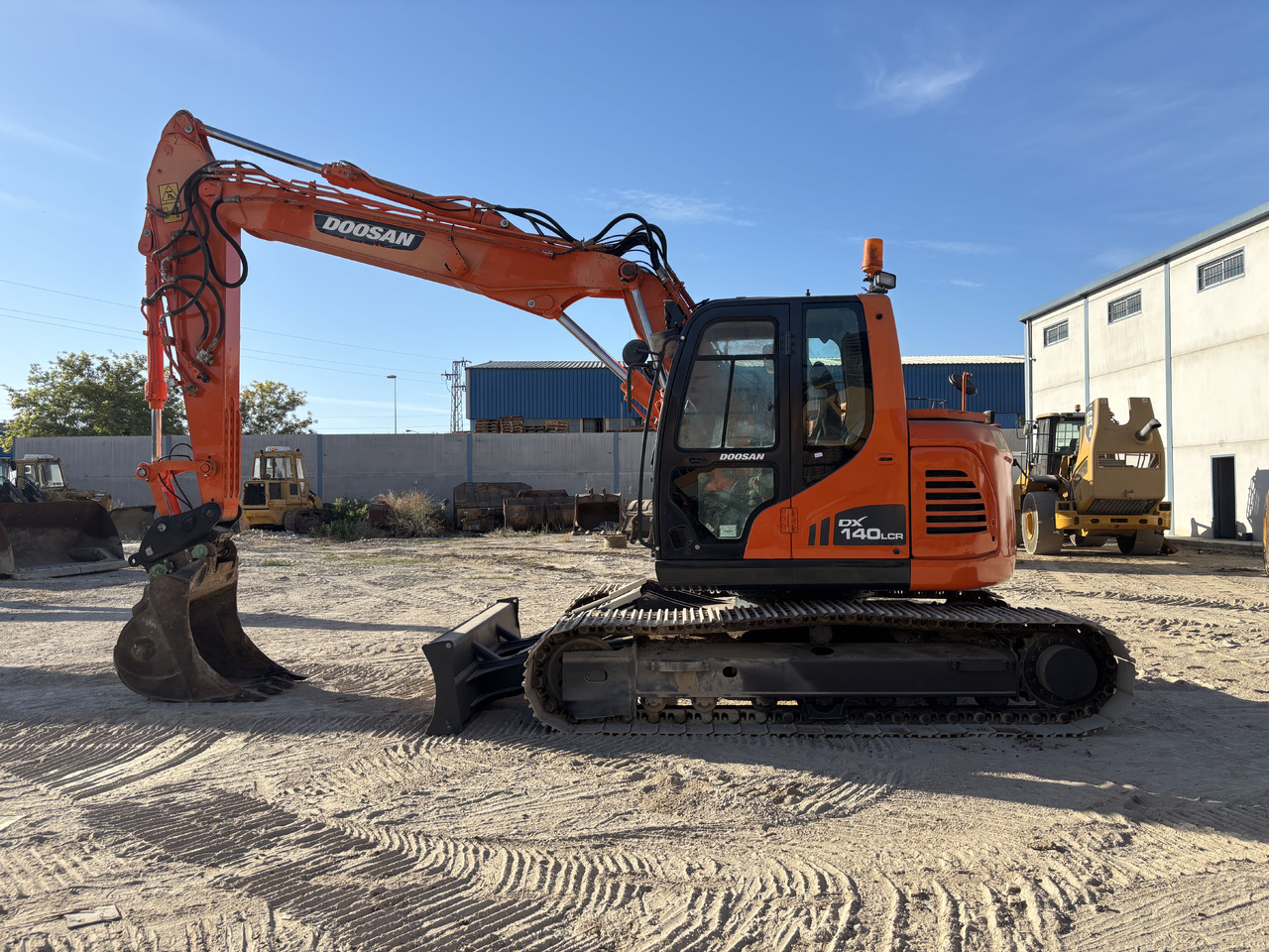 DOOSAN DX140-3 - Telakaivukone: kuva DOOSAN DX140-3 - Telakaivukone DOOSAN DX140-3 - Telakaivukone: kuva DOOSAN DX140-3 - Telakaivukone