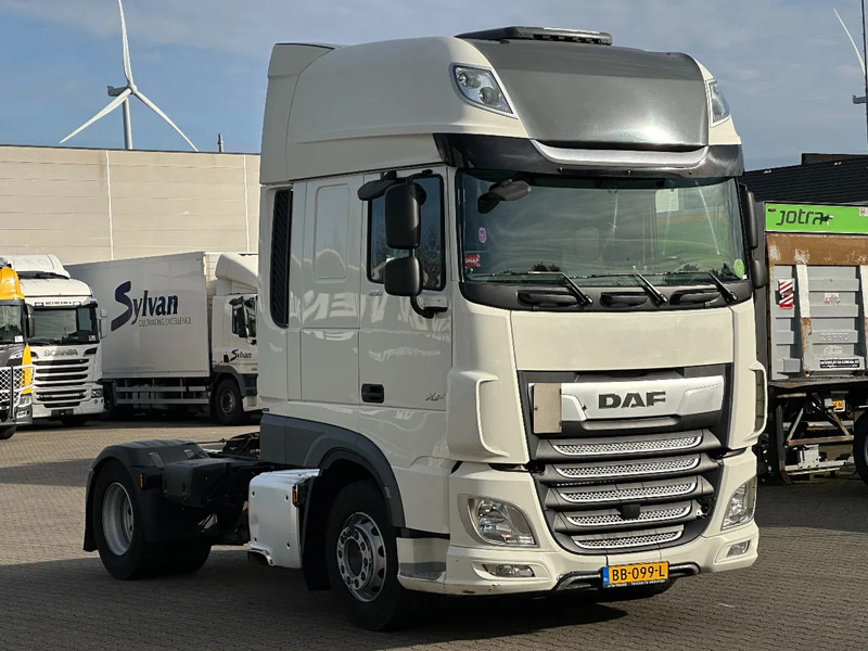 DAF XF 450 Super Space Cab Euro 6 - Vetopöytäauto: kuva DAF XF 450 Super Space Cab Euro 6 - Vetopöytäauto DAF XF 450 Super Space Cab Euro 6 - Vetopöytäauto: kuva DAF XF 450 Super Space Cab Euro 6 - Vetopöytäauto