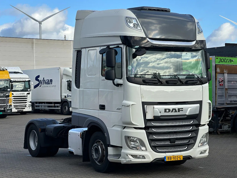 DAF XF 450 Super Space Cab Euro 6 - Vetopöytäauto: kuva DAF XF 450 Super Space Cab Euro 6 - Vetopöytäauto DAF XF 450 Super Space Cab Euro 6 - Vetopöytäauto: kuva DAF XF 450 Super Space Cab Euro 6 - Vetopöytäauto