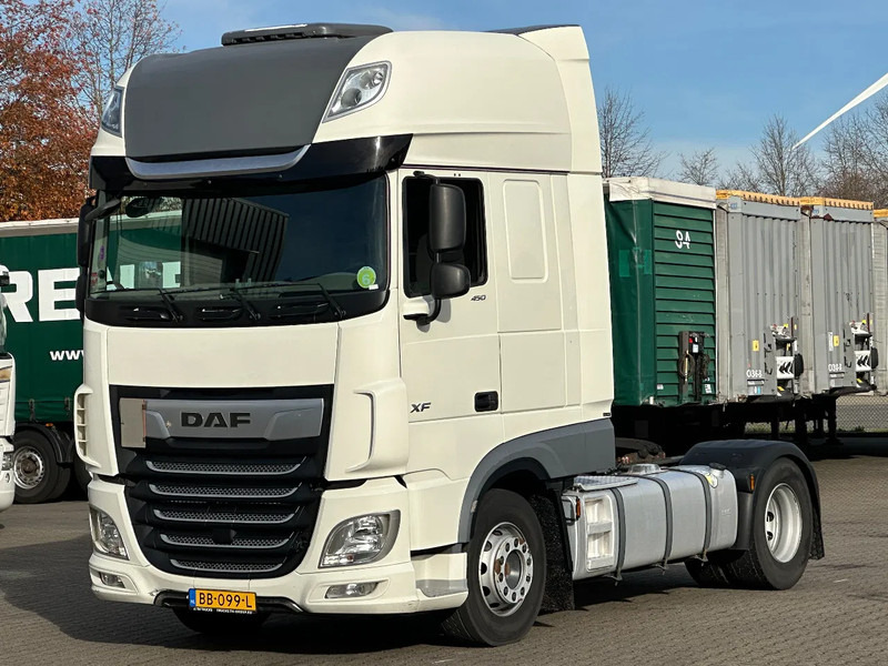 DAF XF 450 Super Space Cab Euro 6 - Vetopöytäauto: kuva DAF XF 450 Super Space Cab Euro 6 - Vetopöytäauto DAF XF 450 Super Space Cab Euro 6 - Vetopöytäauto: kuva DAF XF 450 Super Space Cab Euro 6 - Vetopöytäauto