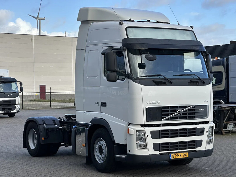 Volvo FH 440 4x2 Globe *425 Tkm* Euro 5 * NL-Truck* - Vetopöytäauto: kuva Volvo FH 440 4x2 Globe *425 Tkm* Euro 5 * NL-Truck* - Vetopöytäauto Volvo FH 440 4x2 Globe *425 Tkm* Euro 5 * NL-Truck* - Vetopöytäauto: kuva Volvo FH 440 4x2 Globe *425 Tkm* Euro 5 * NL-Truck* - Vetopöytäauto