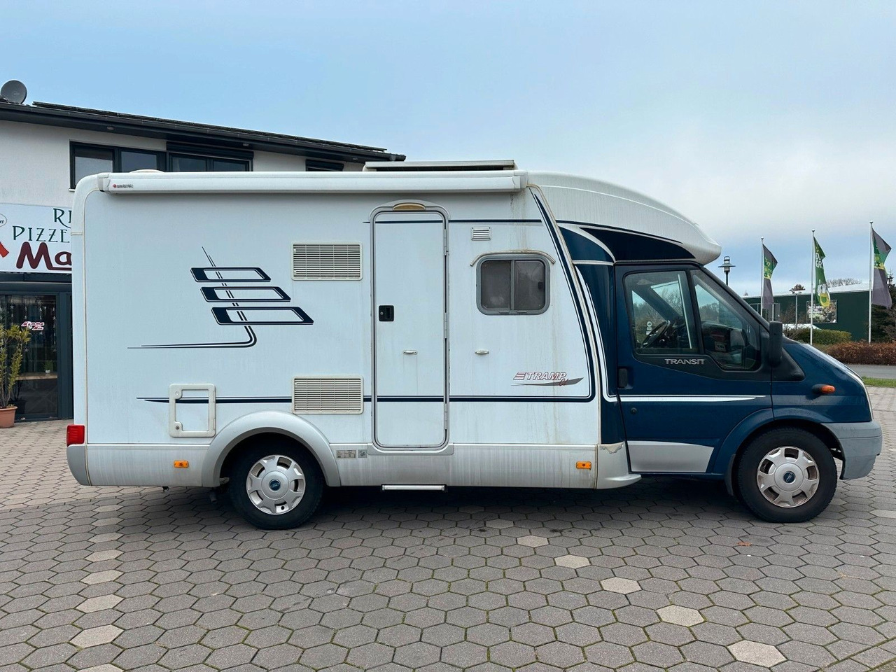 HYMER / ERIBA / HYMERCAR TRAMP T 572 CL/Festbett/Klima/Markise HYMER / ERIBA / HYMERCAR TRAMP T 572 CL/Festbett/Klima/Markise - Puoli-integroitu asuntoauto: kuva HYMER / ERIBA / HYMERCAR TRAMP T 572 CL/Festbett/Klima/Markise HYMER / ERIBA / HYMERCAR TRAMP T 572 CL/Festbett/Klima/Markise - Puoli-integroitu asuntoauto HYMER / ERIBA / HYMERCAR TRAMP T 572 CL/Festbett/Klima/Markise HYMER / ERIBA / HYMERCAR TRAMP T 572 CL/Festbett/Klima/Markise - Puoli-integroitu asuntoauto: kuva HYMER / ERIBA / HYMERCAR TRAMP T 572 CL/Festbett/Klima/Markise HYMER / ERIBA / HYMERCAR TRAMP T 572 CL/Festbett/Klima/Markise - Puoli-integroitu asuntoauto