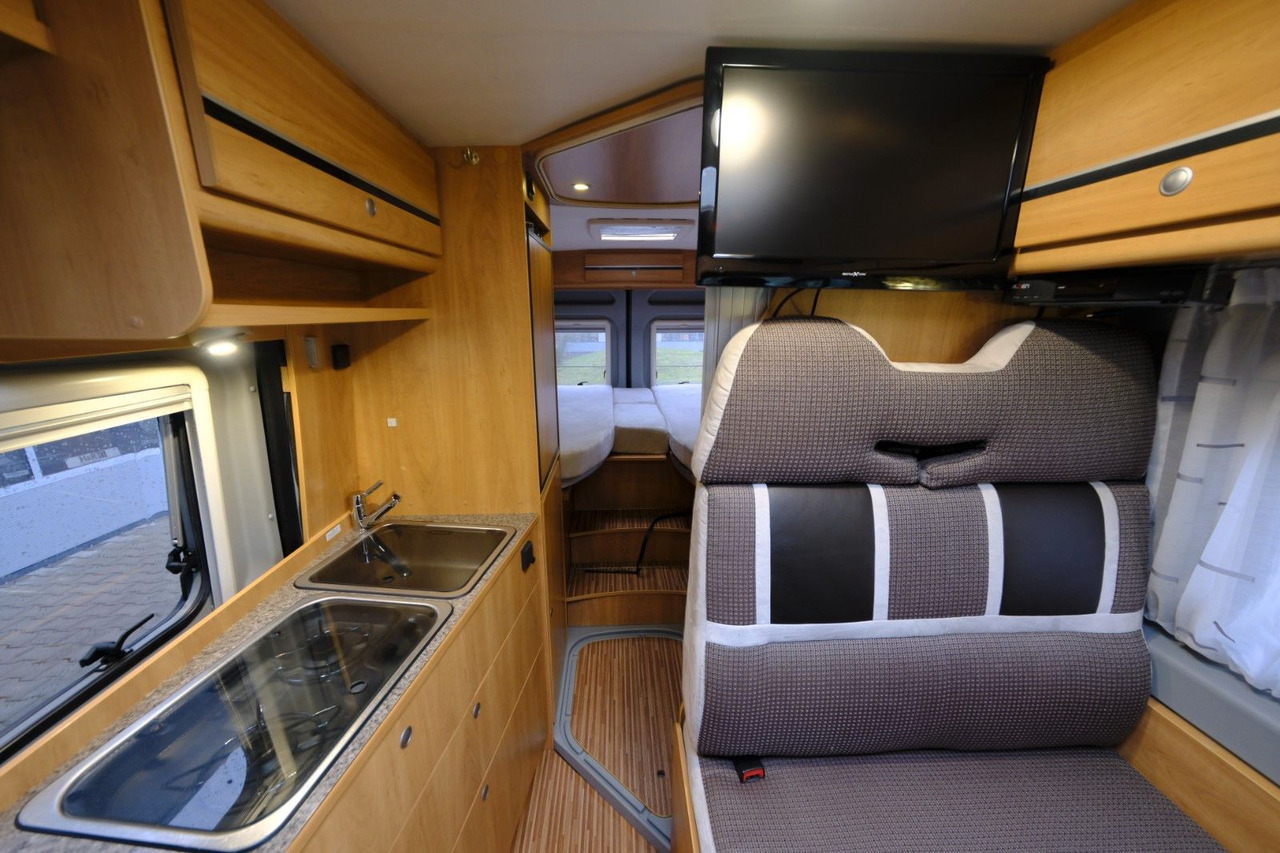 Retkeilyauto Pössl Roadcruiser-Automatik-Einzelbetten-Anhänerkupplu Pössl Roadcruiser-Automatik-Einzelbetten-Anhänerkupplu: kuva Retkeilyauto Pössl Roadcruiser-Automatik-Einzelbetten-Anhänerkupplu Pössl Roadcruiser-Automatik-Einzelbetten-Anhänerkupplu
