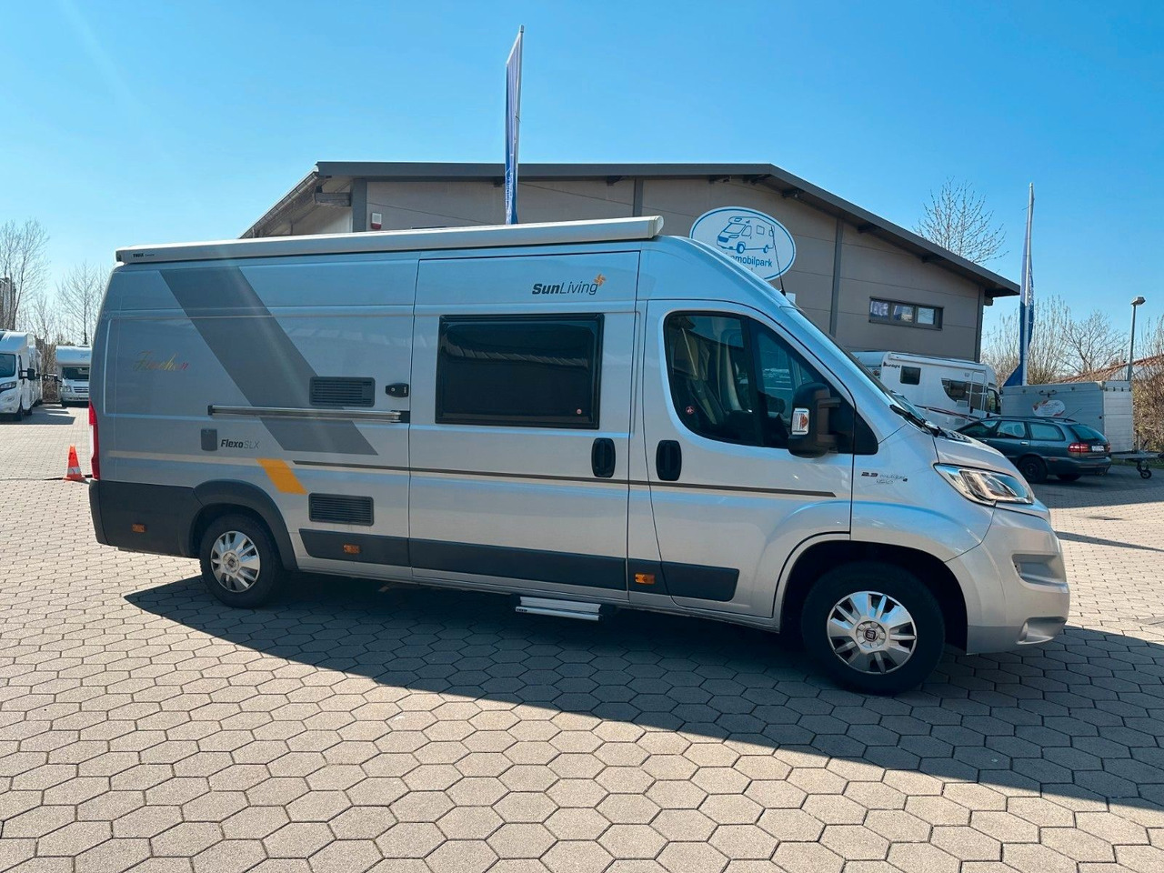 Sun Living Flexo SLX/1.Hand/Einzelbetten/Klima/Solar/Markis - Retkeilyauto: kuva Sun Living Flexo SLX/1.Hand/Einzelbetten/Klima/Solar/Markis - Retkeilyauto Sun Living Flexo SLX/1.Hand/Einzelbetten/Klima/Solar/Markis - Retkeilyauto: kuva Sun Living Flexo SLX/1.Hand/Einzelbetten/Klima/Solar/Markis - Retkeilyauto