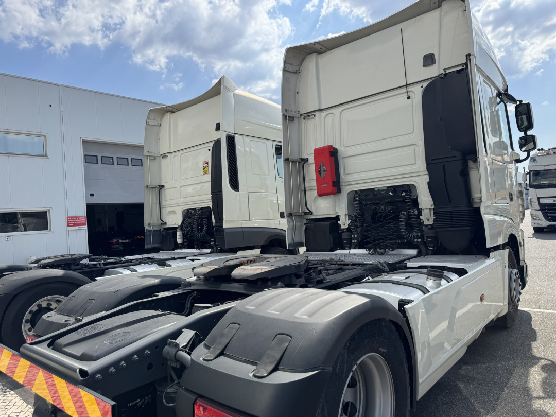 DAF XF 530 Super Space Cab - Vetopöytäauto: kuva DAF XF 530 Super Space Cab - Vetopöytäauto DAF XF 530 Super Space Cab - Vetopöytäauto: kuva DAF XF 530 Super Space Cab - Vetopöytäauto