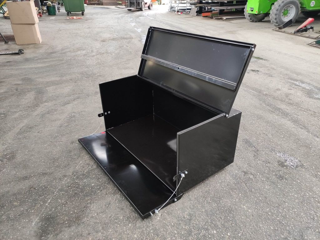 Stekro Front/Heck Transportbox (16621) - Kauha - Traktori: kuva Stekro Front/Heck Transportbox (16621) - Kauha - Traktori Stekro Front/Heck Transportbox (16621) - Kauha - Traktori: kuva Stekro Front/Heck Transportbox (16621) - Kauha - Traktori