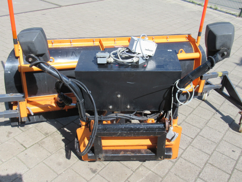 Schuitemaker Villeton Jean LMT 20.50 208CM 12V Sneeuwschuif Snow Plow - Lumiaura: kuva Schuitemaker Villeton Jean LMT 20.50 208CM 12V Sneeuwschuif Snow Plow - Lumiaura Schuitemaker Villeton Jean LMT 20.50 208CM 12V Sneeuwschuif Snow Plow - Lumiaura: kuva Schuitemaker Villeton Jean LMT 20.50 208CM 12V Sneeuwschuif Snow Plow - Lumiaura