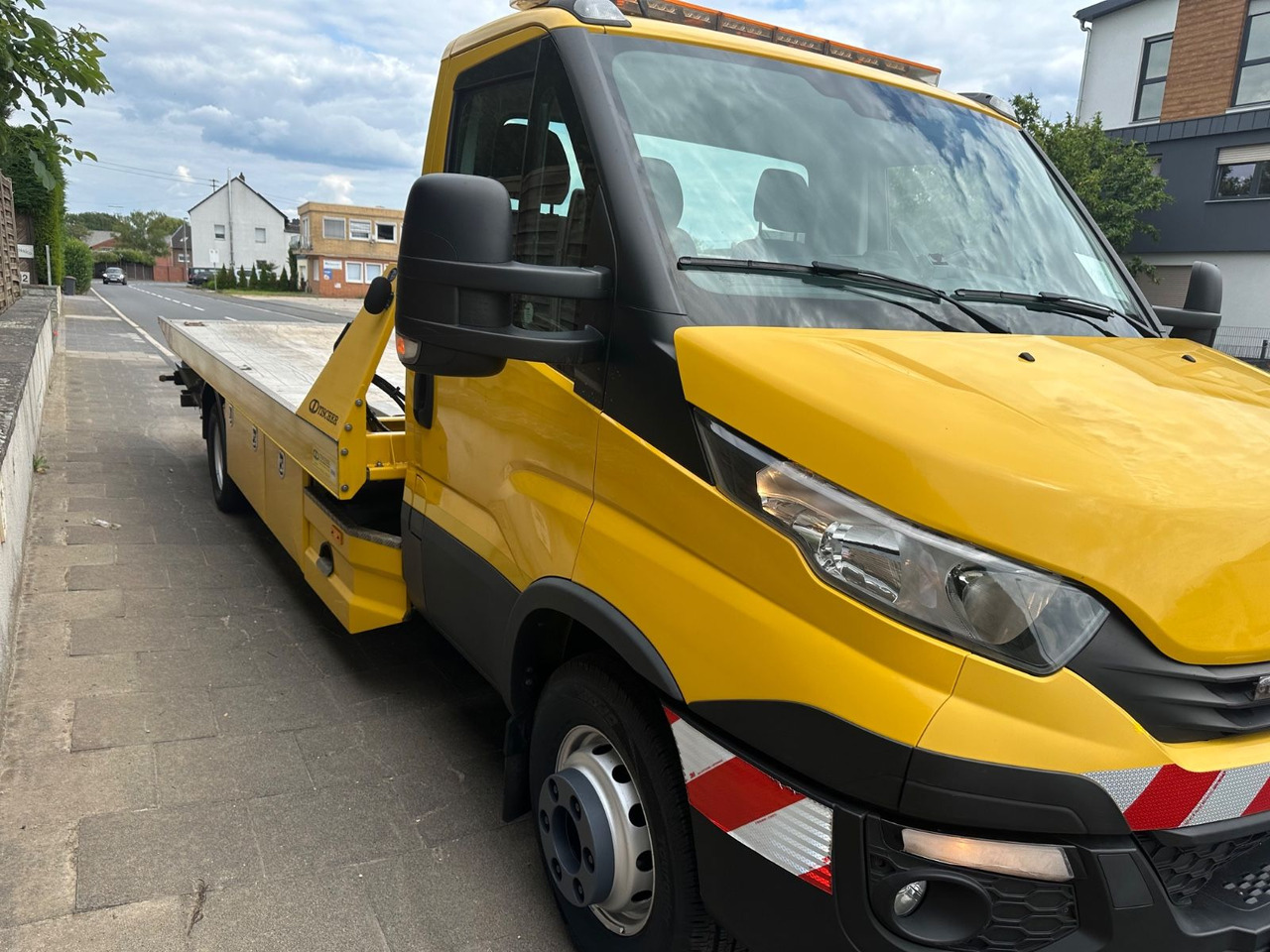 Iveco Daily 70c18 Schiebeplateau/Seilwinde/Funk - Hinausauto: kuva Iveco Daily 70c18 Schiebeplateau/Seilwinde/Funk - Hinausauto Iveco Daily 70c18 Schiebeplateau/Seilwinde/Funk - Hinausauto: kuva Iveco Daily 70c18 Schiebeplateau/Seilwinde/Funk - Hinausauto