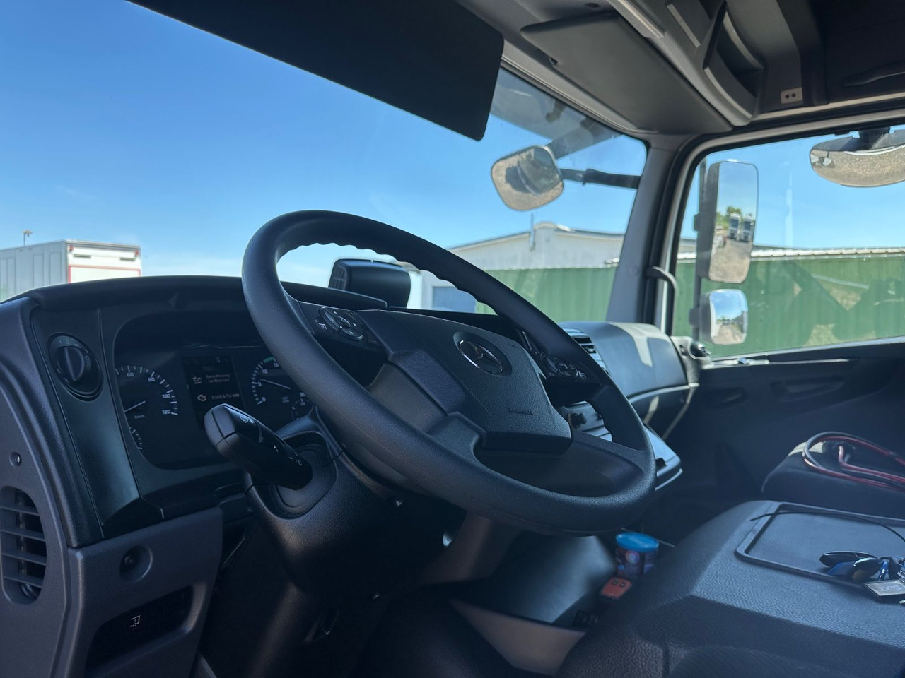 Kuljetin kuorma-auto Mercedes-Benz Atego 1024 Flachzug 2-Bett Winde VDI2700: kuva Kuljetin kuorma-auto Mercedes-Benz Atego 1024 Flachzug 2-Bett Winde VDI2700 Kuljetin kuorma-auto Mercedes-Benz Atego 1024 Flachzug 2-Bett Winde VDI2700: kuva Kuljetin kuorma-auto Mercedes-Benz Atego 1024 Flachzug 2-Bett Winde VDI2700