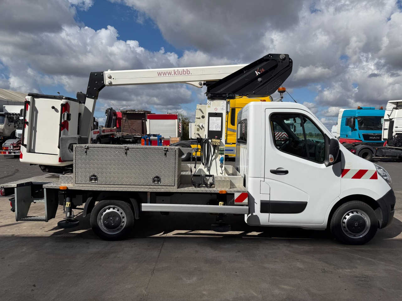 Renault Master III Steiger Klubb K26 / 11,2m / 200Kg - Itsekulkevat henkilönostimet: kuva Renault Master III Steiger Klubb K26 / 11,2m / 200Kg - Itsekulkevat henkilönostimet Renault Master III Steiger Klubb K26 / 11,2m / 200Kg - Itsekulkevat henkilönostimet: kuva Renault Master III Steiger Klubb K26 / 11,2m / 200Kg - Itsekulkevat henkilönostimet