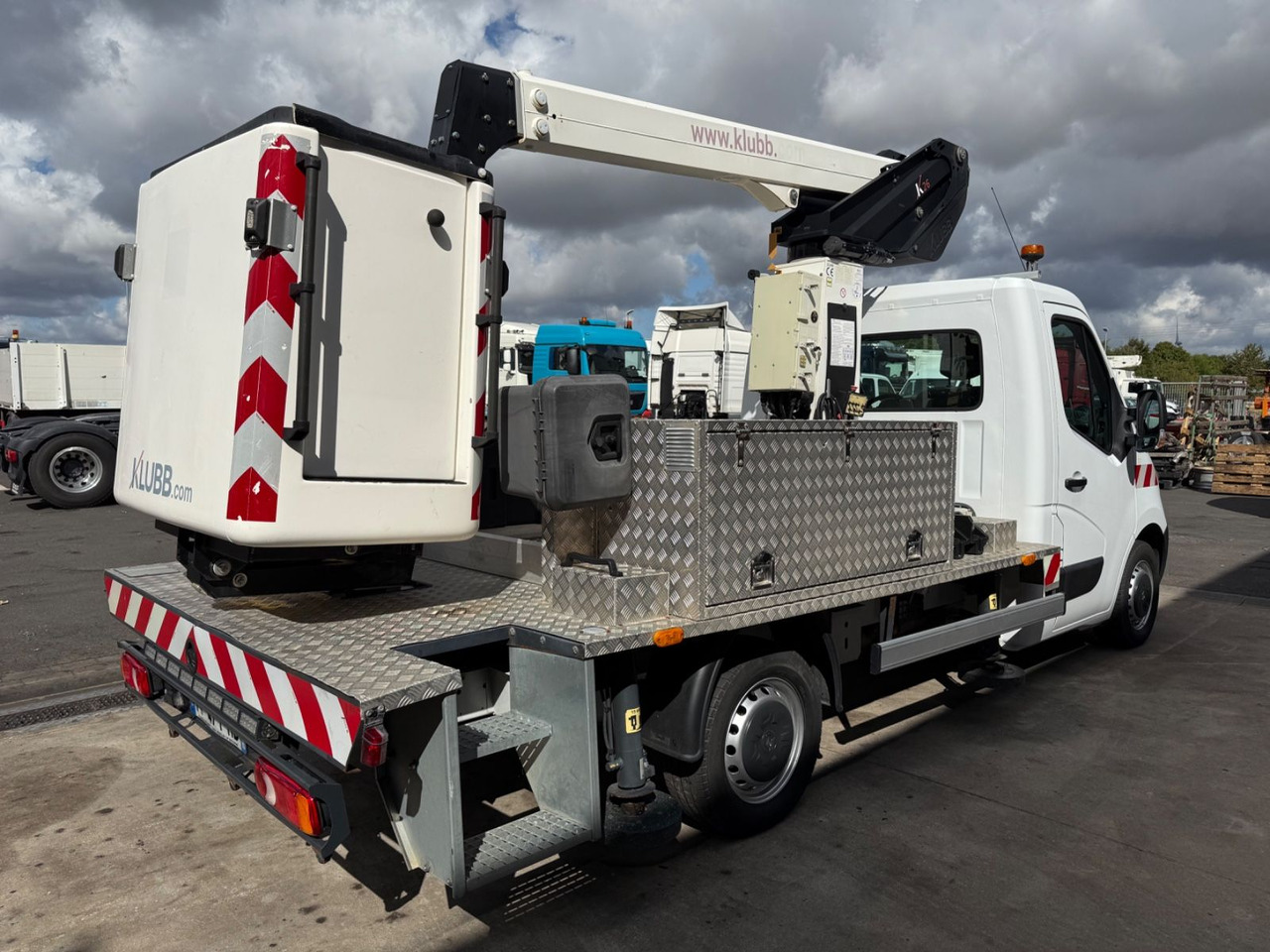 Renault Master III Steiger Klubb K26 / 11,2m / 200Kg - Itsekulkevat henkilönostimet: kuva Renault Master III Steiger Klubb K26 / 11,2m / 200Kg - Itsekulkevat henkilönostimet Renault Master III Steiger Klubb K26 / 11,2m / 200Kg - Itsekulkevat henkilönostimet: kuva Renault Master III Steiger Klubb K26 / 11,2m / 200Kg - Itsekulkevat henkilönostimet