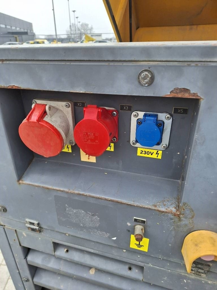 Atlas Copco QAX 40 - Sähkögeneraattori: kuva Atlas Copco QAX 40 - Sähkögeneraattori Atlas Copco QAX 40 - Sähkögeneraattori: kuva Atlas Copco QAX 40 - Sähkögeneraattori